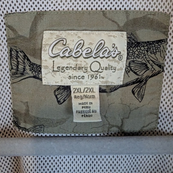 Cabela's 2XL fishing shirt in green with fish graphics and back vent panel - Picture 3 of 14